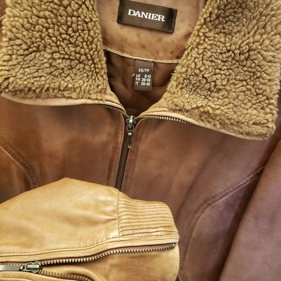 Sold - Danier Leather Bomber Jacket - Picture 4 of 6